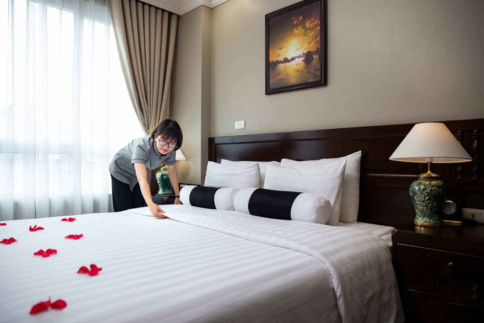 Golden Lotus Aman Hotel